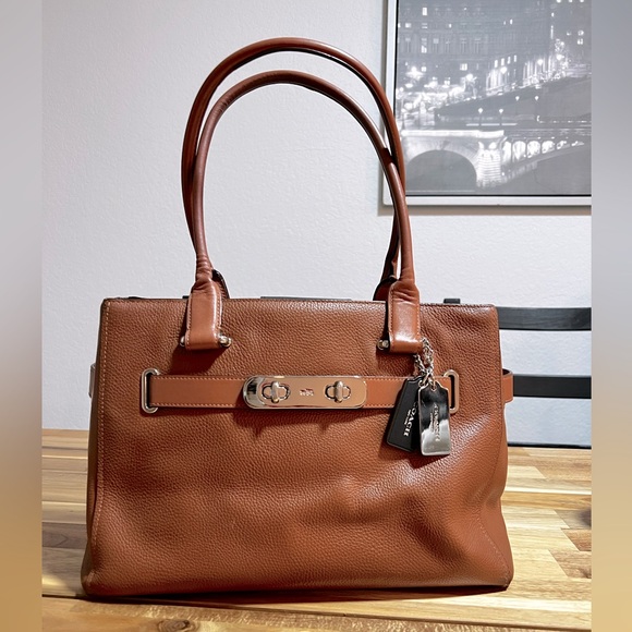 Coach Handbags - Coach Swagger Carryall